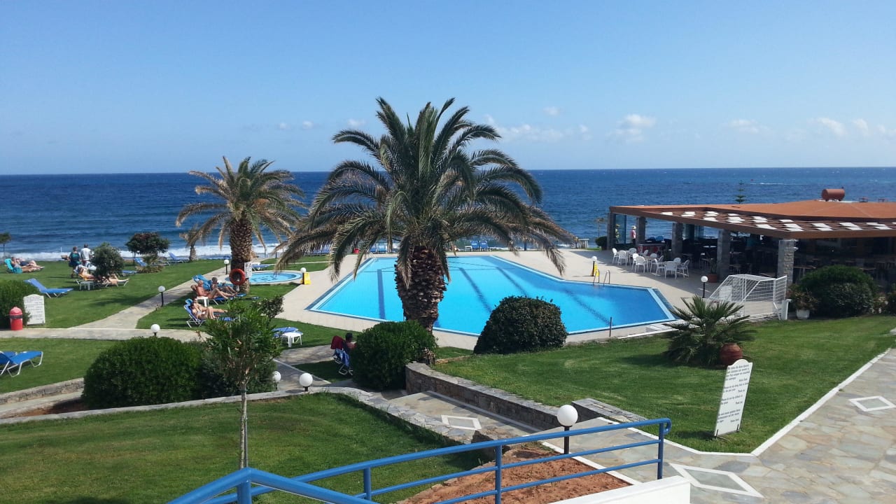 Mai'13 - Von der Restaurantterrasse richtung Pool Hotel Ariadne Beach