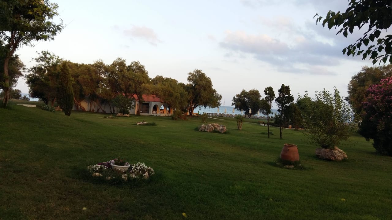 Gartensicht auf Beach Bar Domes Aulūs Zante, Autograph Collection