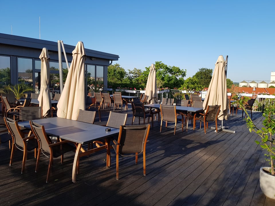Terrasse im 5. Stock  Alpha Hotel
