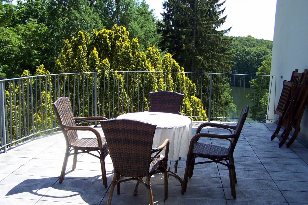 Terrasse mit Blick auf den See Hotel Schloss Drosedow