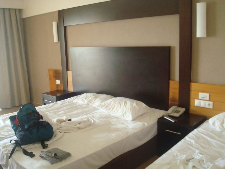 Zimmer ohne Tagesdecke oder Zierkissen MC Arancia Resort