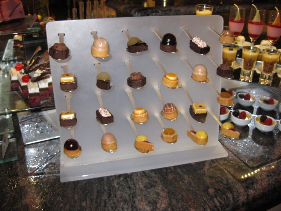 Buffet im Le Vendome Emirates Palace Mandarin Oriental