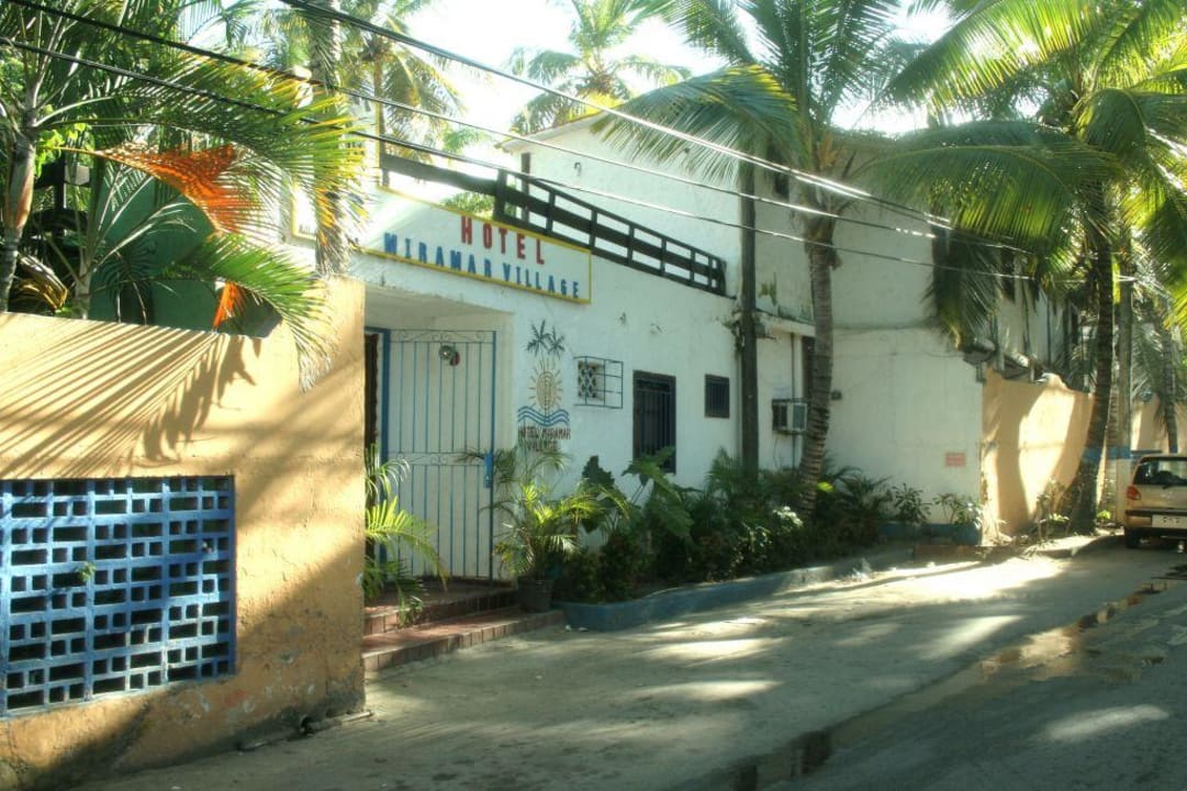 Einangang Hotel Miramar Village