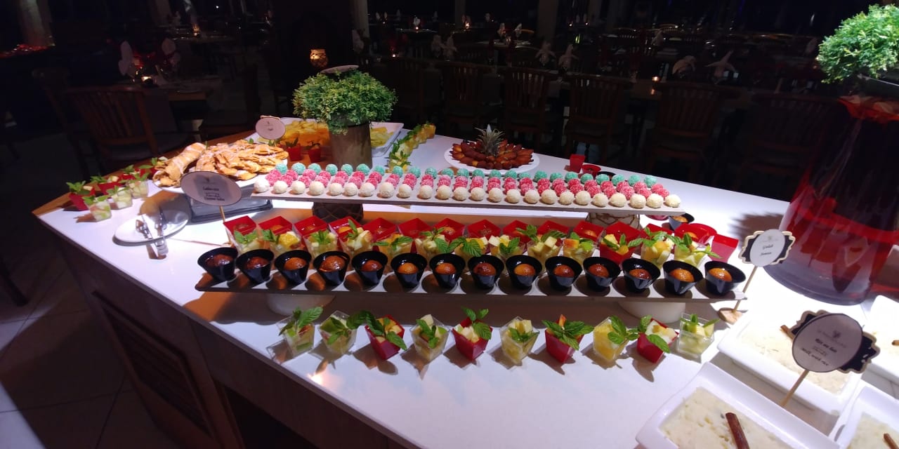 Gastro Le Peninsula Bay Beach Resort & Spa