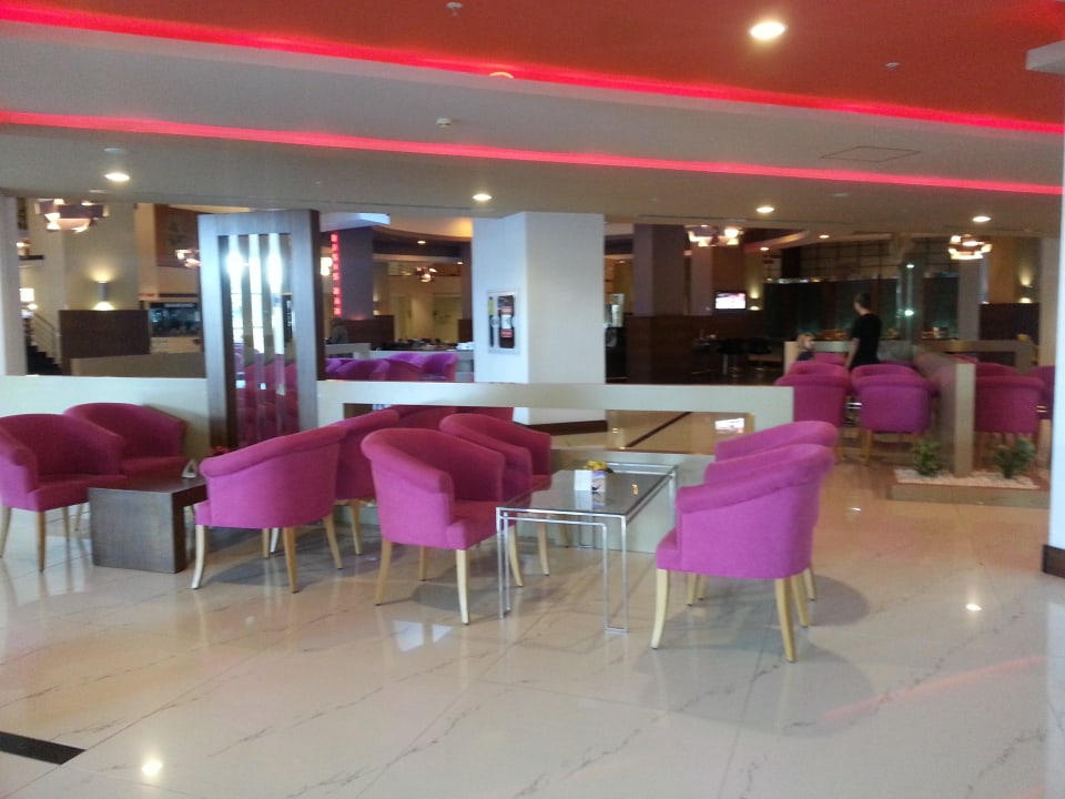 Oasis Bar Limak Lara Deluxe Hotel & Resort