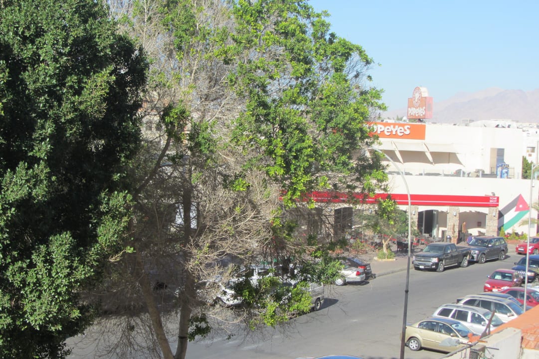 Вид с балкона Al Qidra Hotel