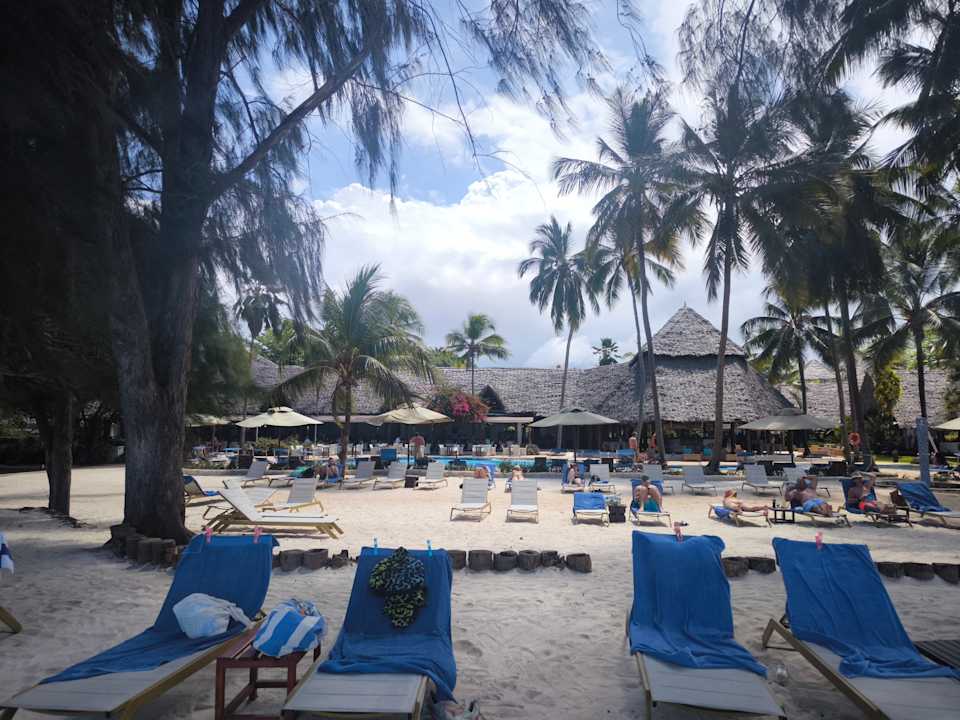 Strand Bluebay Beach Resort & Spa