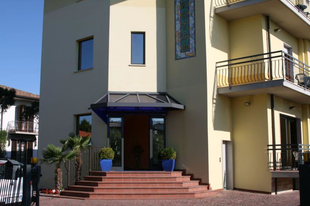Hoteleingang Hotel Villa Rosa