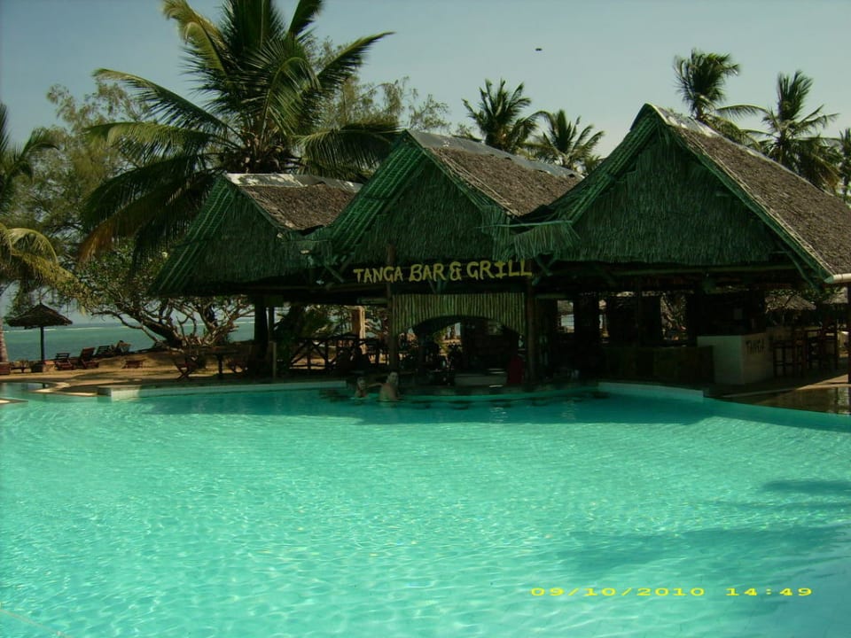 Poolbar Reef Hotel Mombasa