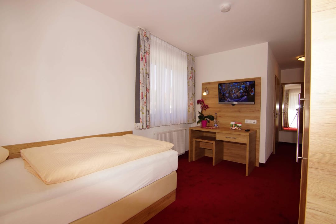 Einzelzimmer Komfort mit Balkon Landhotel & Gasthaus Wiedmann