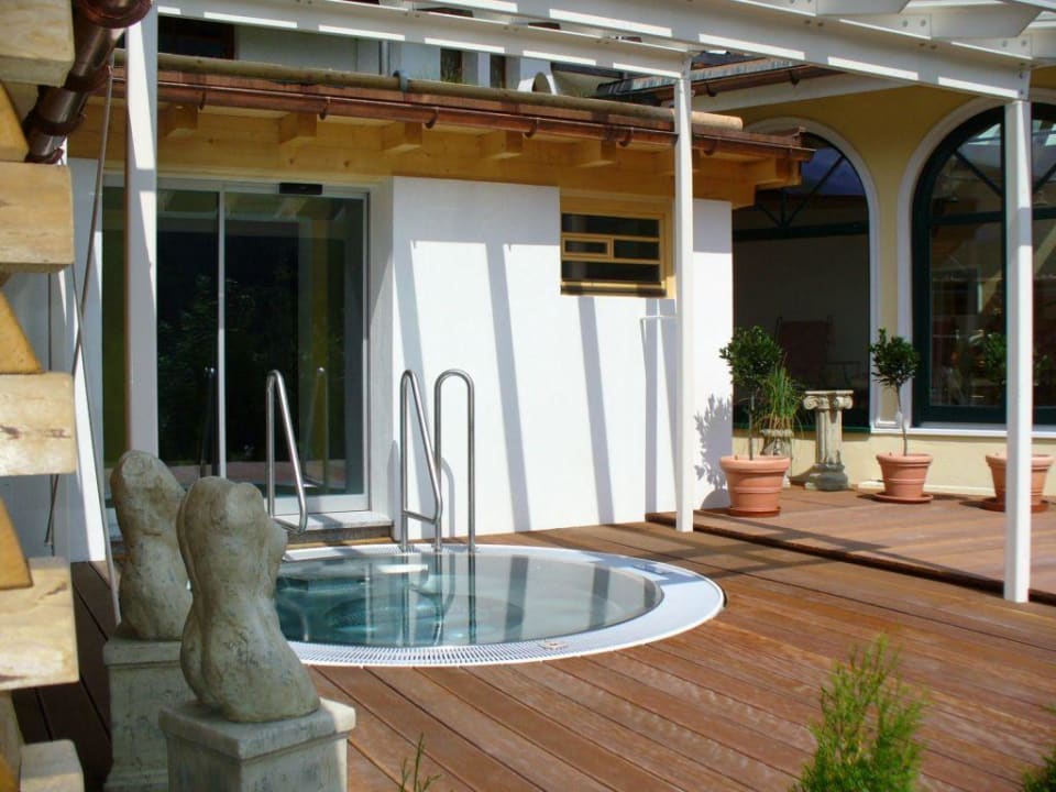 Whirpool - Neue Anlage im Walserhof Verwöhn- und Wellnesshotel Walserhof