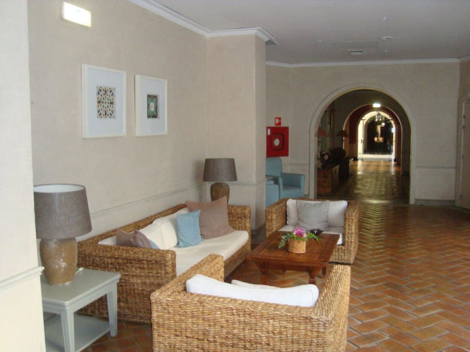 Sitzmöglichkeit im Erdgeschoss Hotel M'Ar de Ar Muralhas