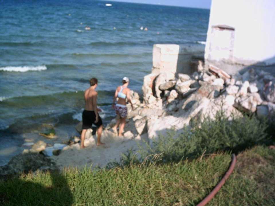 Betonteile,rechts am Strand,Klettertour! Orient Palace Resort & Spa