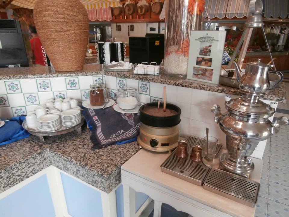 Griechicher Kaffee zum Frühstück Lyttos Beach Hotel