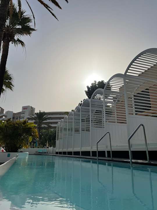 Pool Hotel Gold by Marina