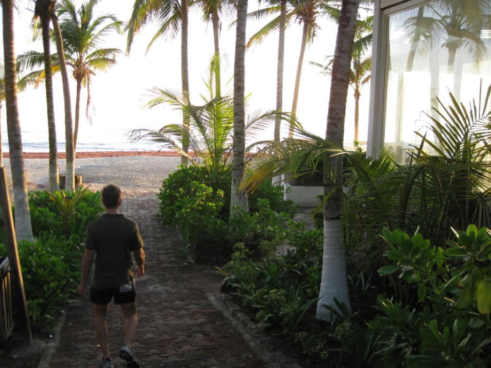 Zugang zum Strand El Agua Hotel Costa Linda