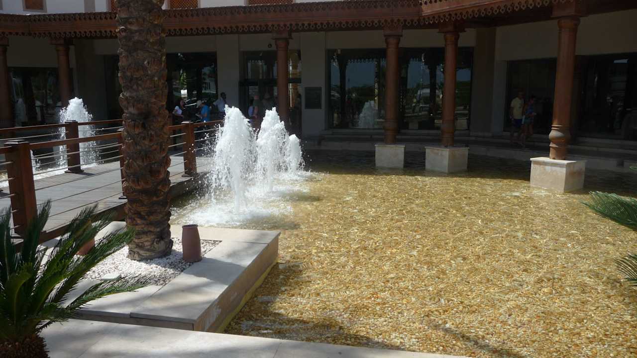 Am Hoteleingang Ghazala Gardens