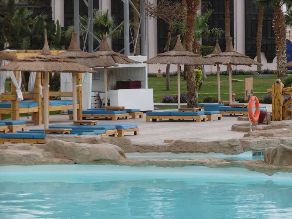 Pool bei den Bungalows Beach Albatros Resort