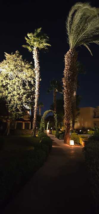 Gartenanlage Lotus Bay Beach Resort