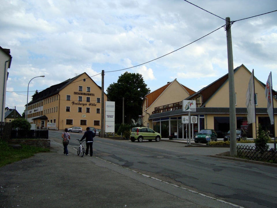 Blick von der Strasse Erzgebirgshotel Freiberger Höhe