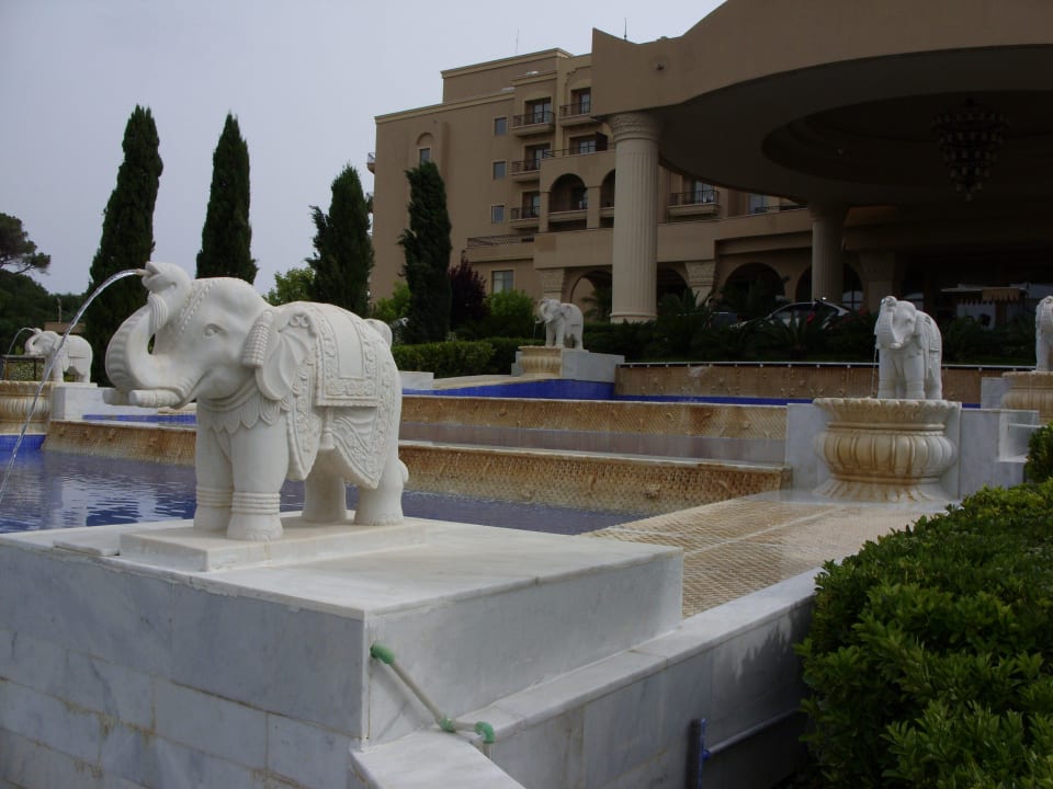 Begrüßung durch die "Spicy"- Elefanten am Entrée Spice Hotel & Spa