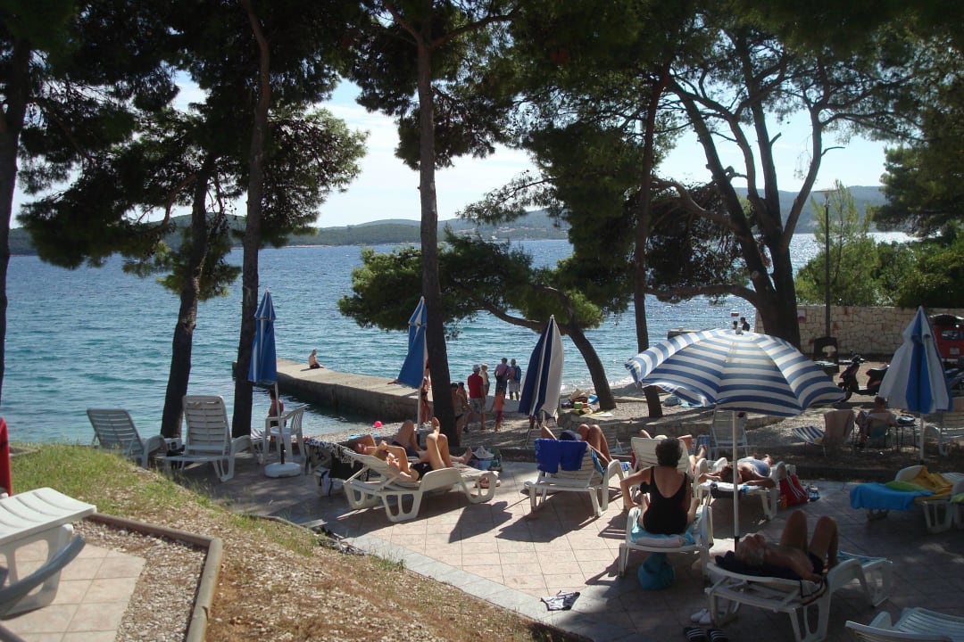 Strand am Bootsanleger Villa Julija