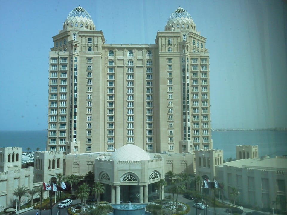 Blick auf Hotelanlage Four Seasons (gegenüber) Mövenpick Hotel West Bay Doha