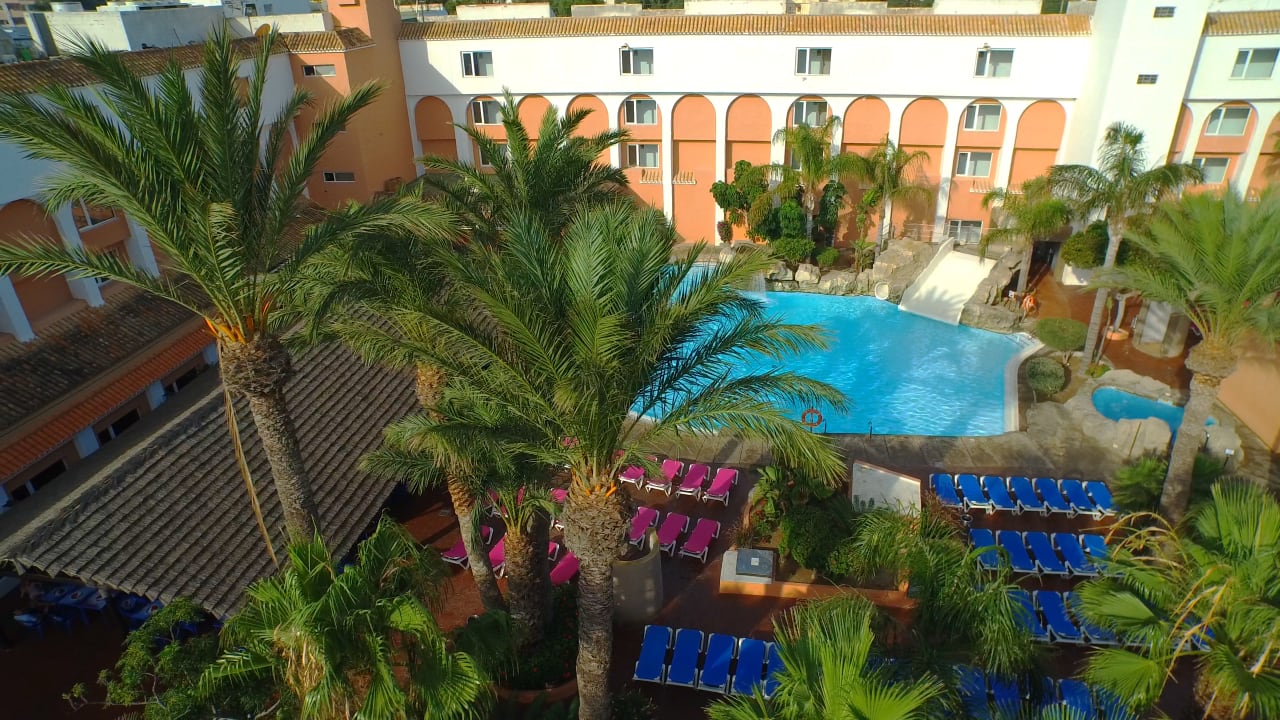 Pool Diver Roquetas Hotel by Senator