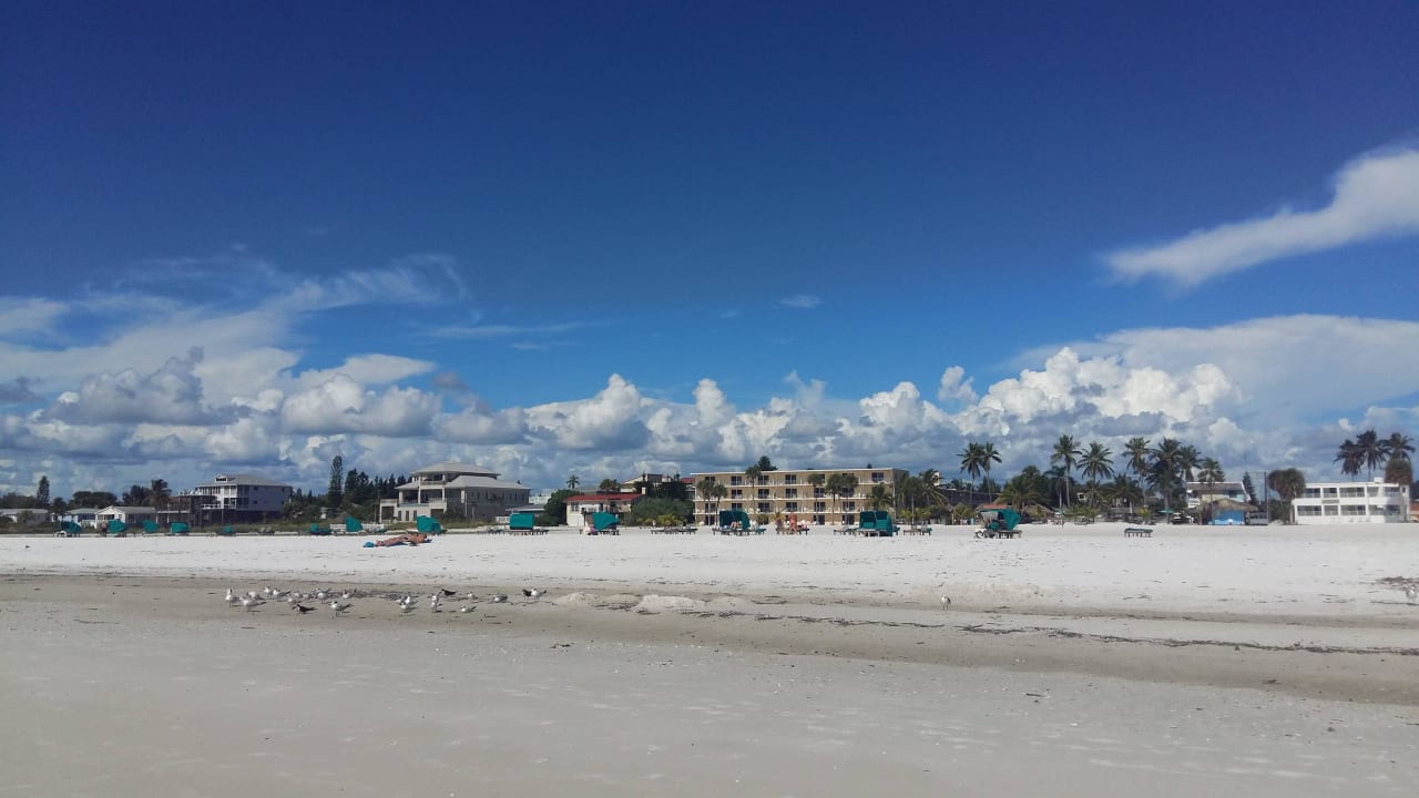 Strand direkt am Hotel Hotel Outrigger Beach Resort