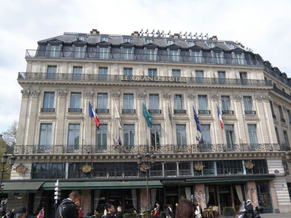 Davanti all'opera Hotel Intercontinental Le Grand