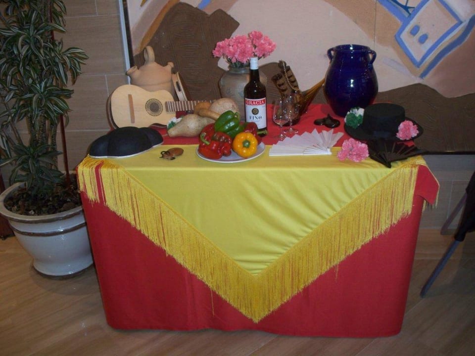 Dekoration zum spanischen Abend VIVA Eden Lago