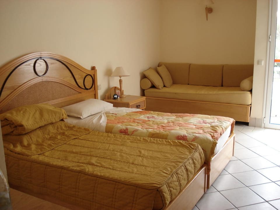 Doppelbett und Sofaecke Hotel Jasmina Playa
