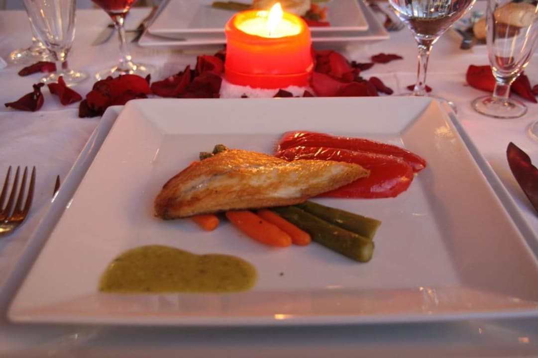 Dorade beim romantischen Dinner Bull Costa Canaria & Spa - Adults only
