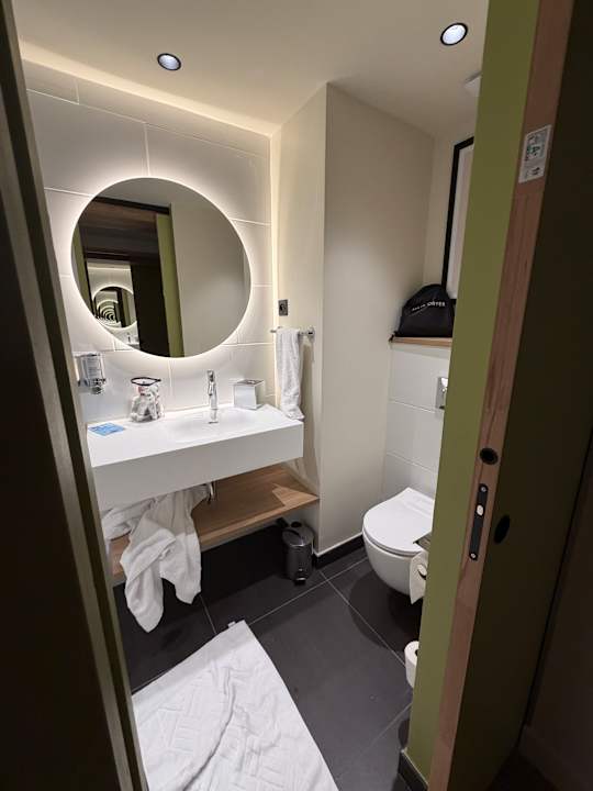 Zimmer Hampton By Hilton Lyon Airport