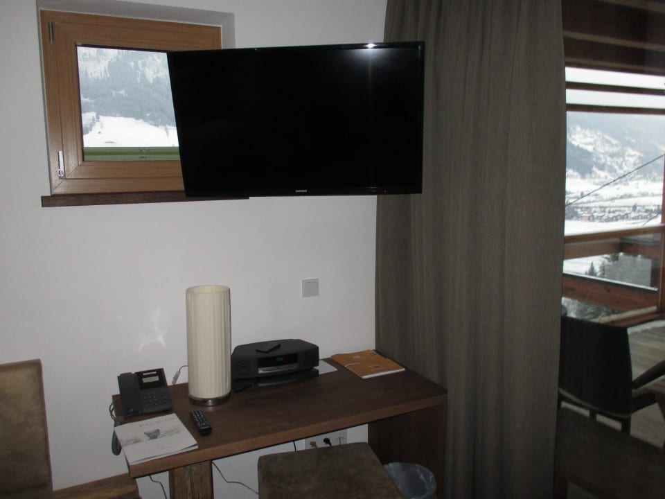 Fernseher (kleinere Zweit-Tv) und Radio Das.Goldberg