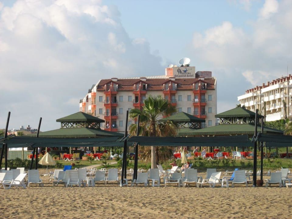 Nahe am Strand gelegen Royal Atlantis Beach Hotel