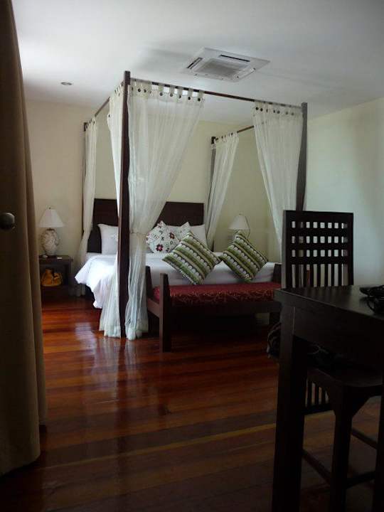 Schlafzimmer VIP Bungalow Long Bay Resort Koh Phangan