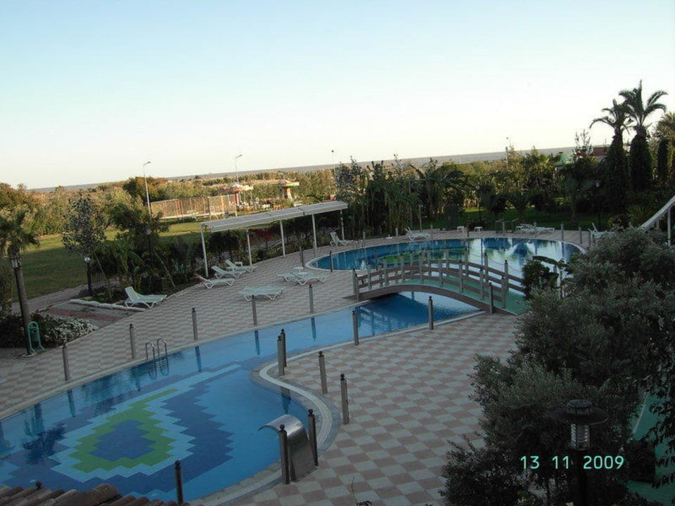 Blick von der Terrasse zum Ruhepool Belek Beach Resort Hotel