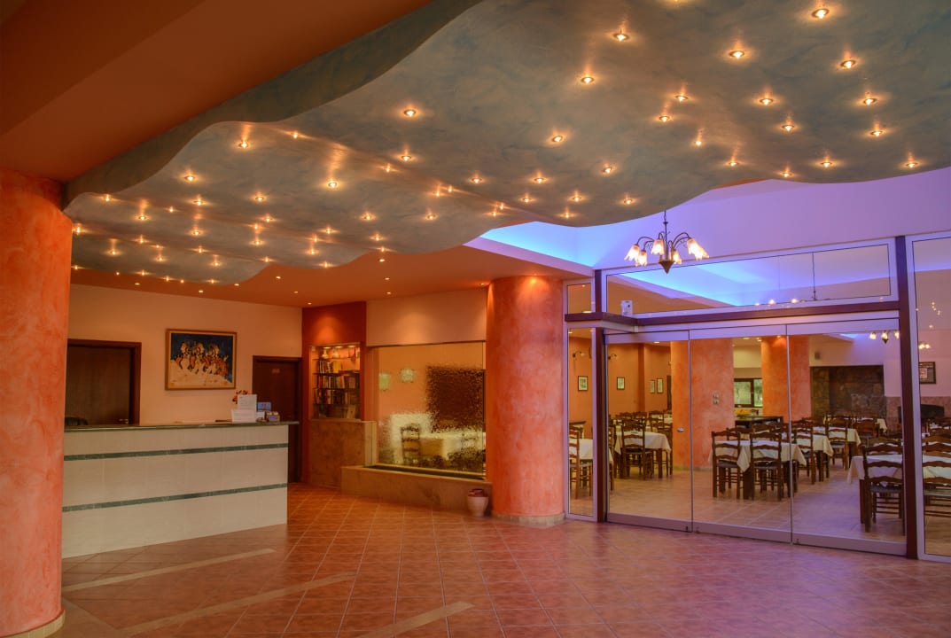 Lobby Hotel Idi