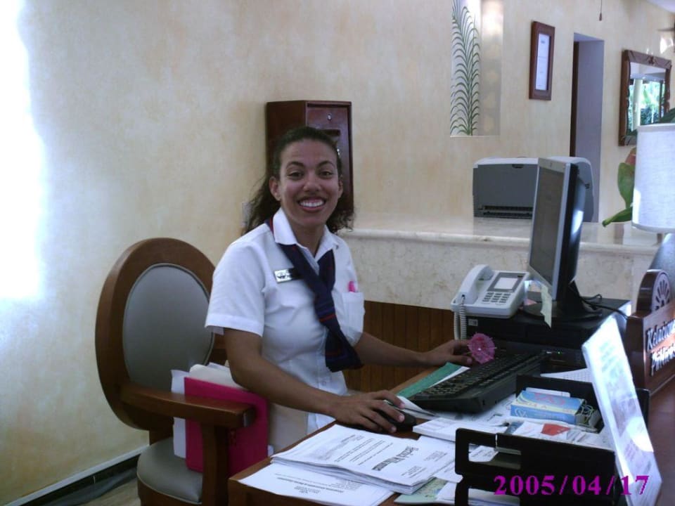 Cely, die gute Seele gleich neben der Rezeption  Hotel Grand Palladium Palace Resort, Spa & Casino