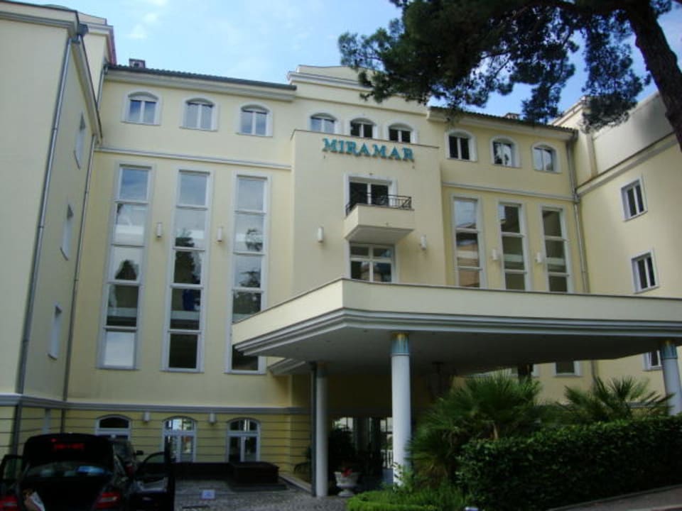 Hoteleingang Hotel Miramar