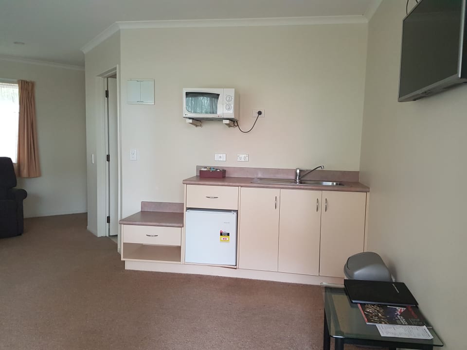 Zimmer BKs Pioneer Motel