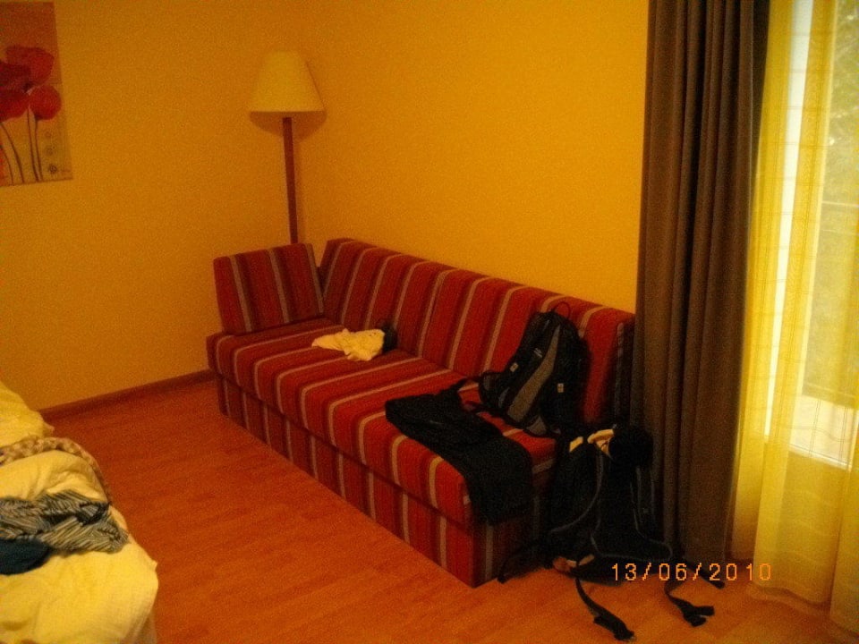 Neuwertige Couch Hotel Astor