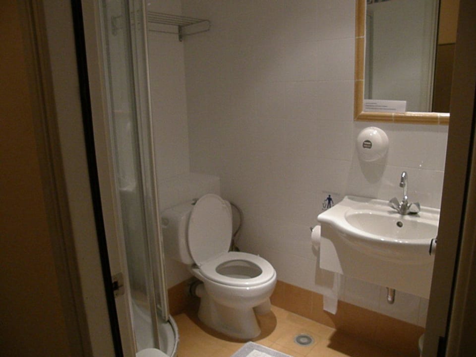 Bad Hotel Seven Stars