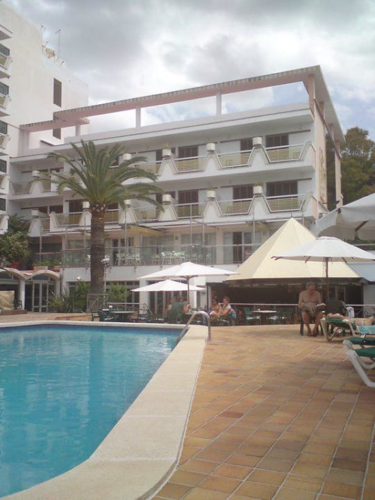 Pool und Hotelansicht allsun Hotel Cristóbal Colón