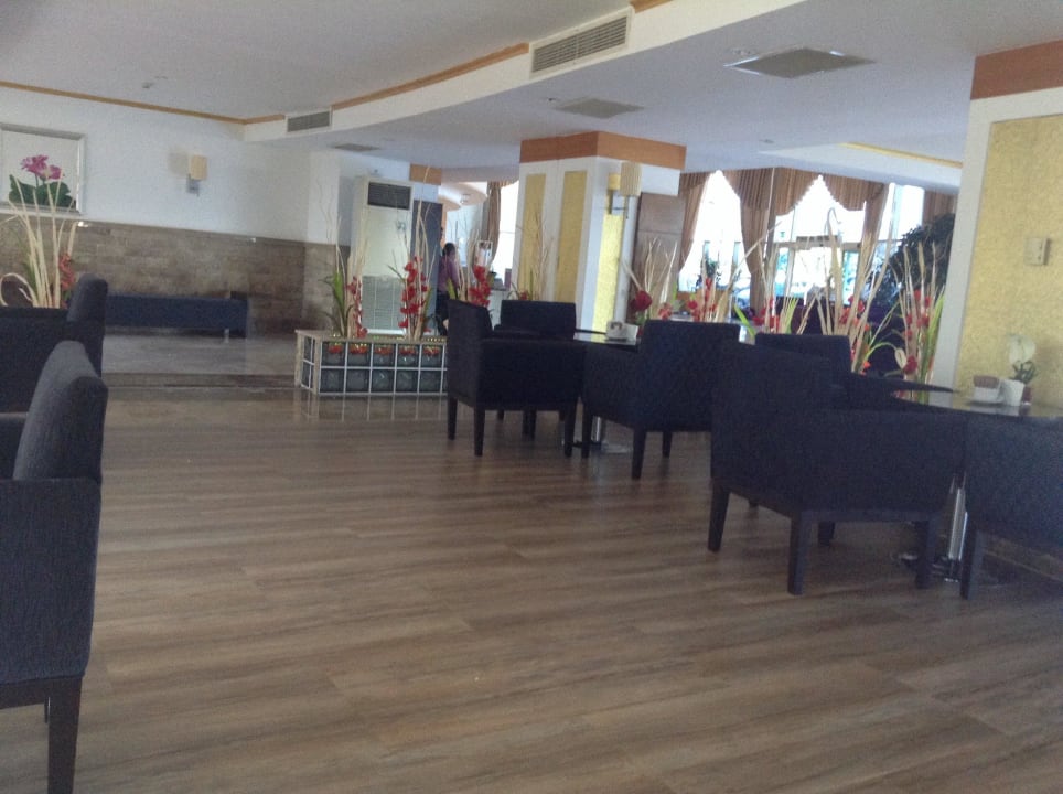 Lobby cafe Crystal Admiral
