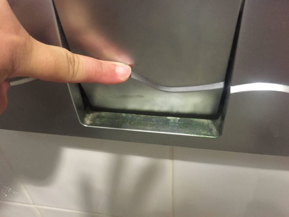 Dreckiger WC-Drücker Swiss-Belhotel Sharjah