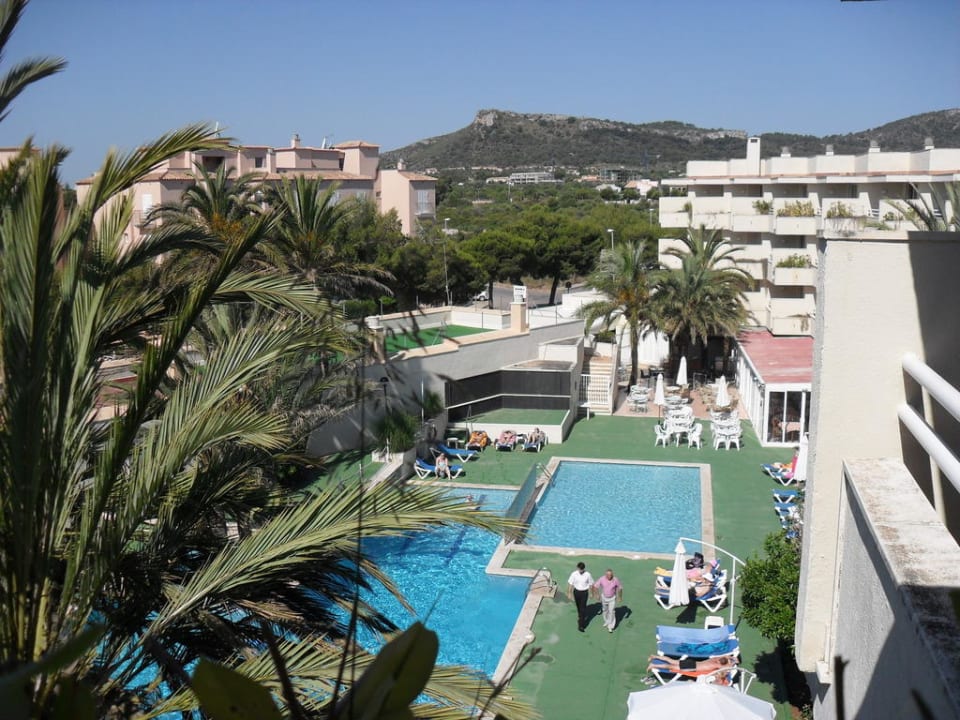 Blick auf den Pool Globales Cala Bona