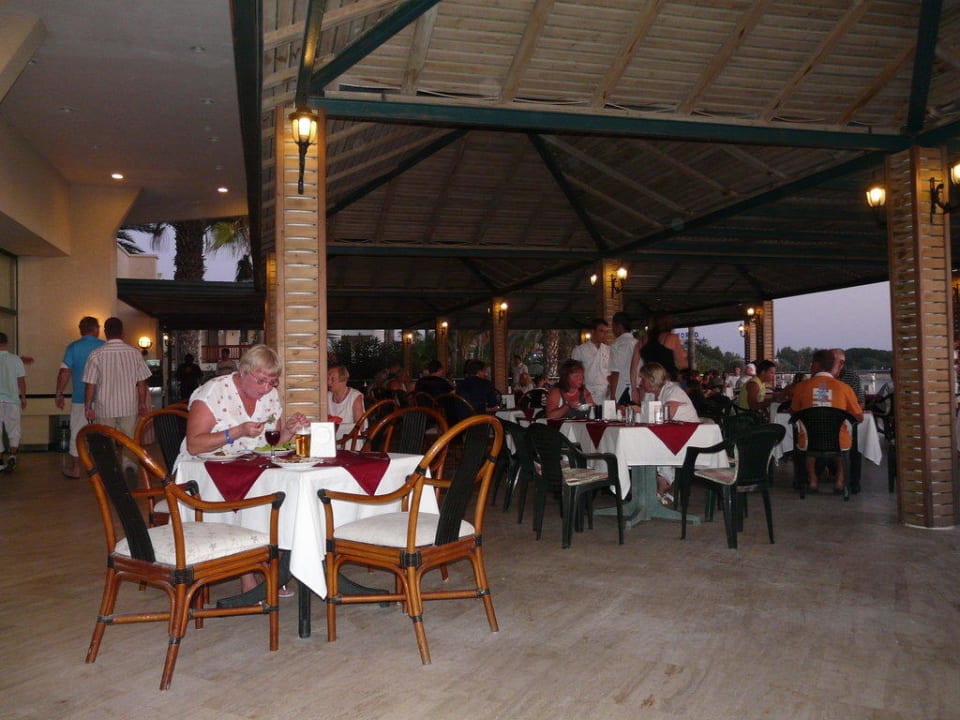 Restaurant Aska Hotel Just in Beach