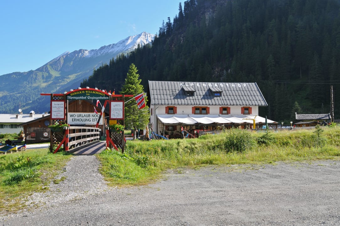 Eingang zum Enzingerboden Hotel Alpengasthof Enzingerboden